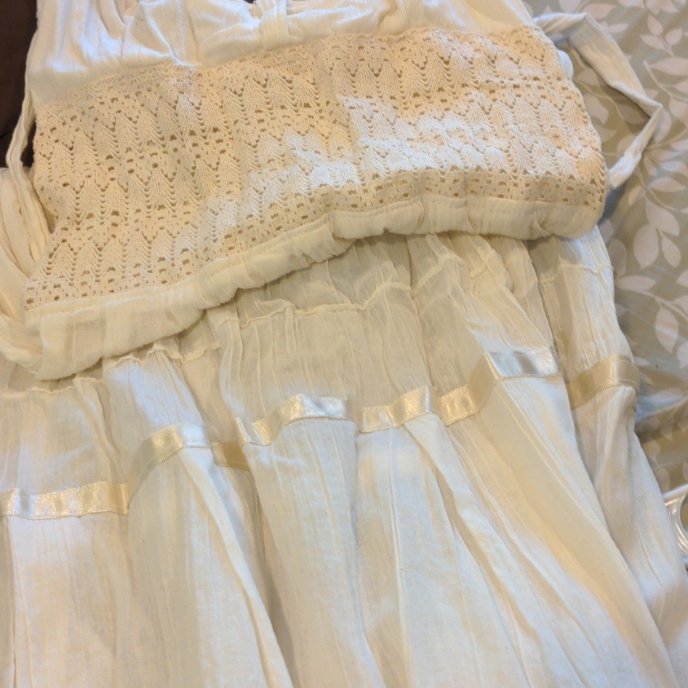 Dress - Picture 3 of 4